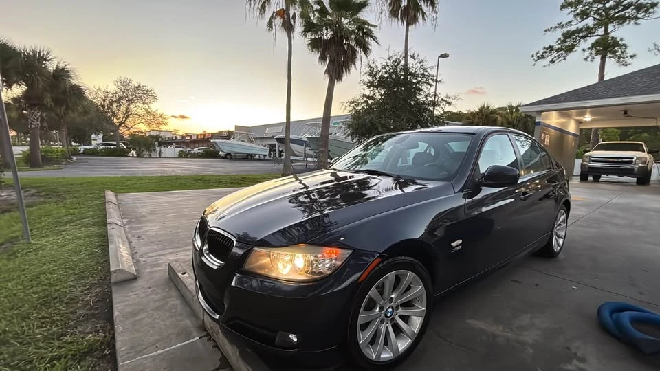 2010 BMW E90 3 Series Sedan - Image 5 of 6