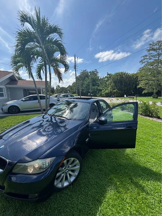 2010 BMW E90 3 Series Sedan - Image 2 of 6