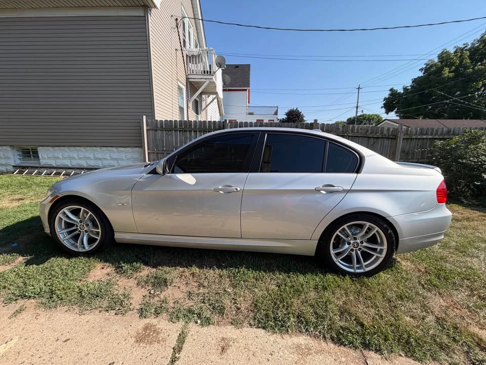 2010 BMW E90 3 Series Sedan - Image 16 of 17