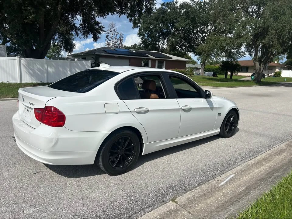 2010 BMW E90 3 Series Sedan - Image 3 of 10