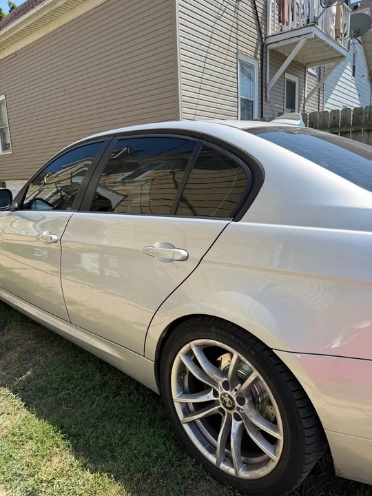 2010 BMW E90 3 Series Sedan - Image 4 of 17