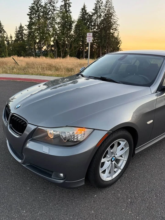 2010 BMW E90 3 Series Sedan - Image 9 of 16