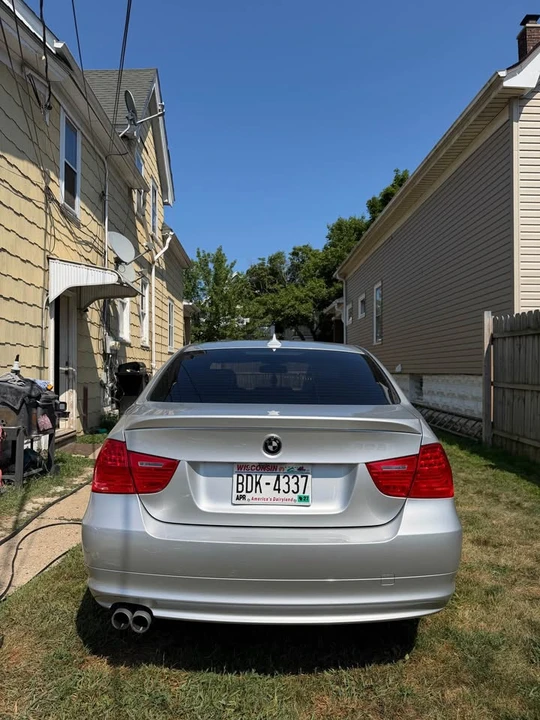 2010 BMW E90 3 Series Sedan - Image 6 of 17