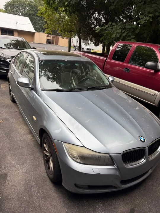 2010 BMW E90 3 Series Sedan - Image 3 of 10
