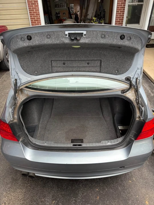 2010 BMW E90 3 Series Sedan - Image 7 of 10