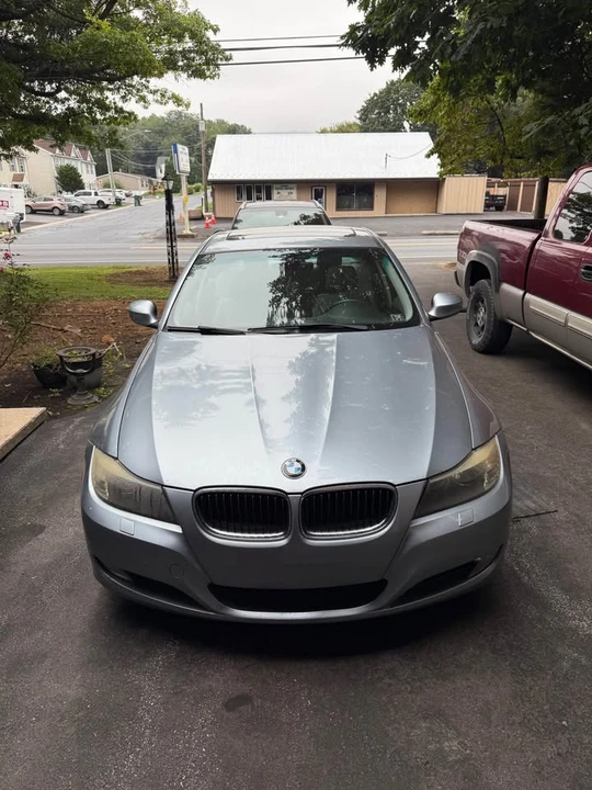 2010 BMW E90 3 Series Sedan - Image 2 of 10