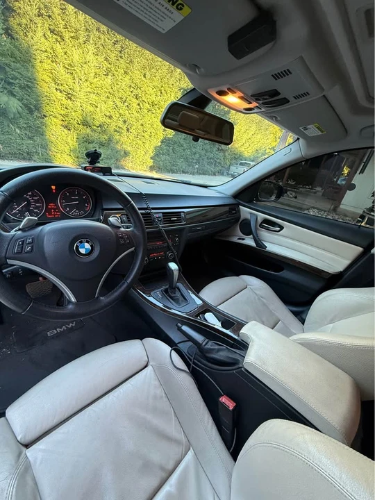 2010 BMW E90 3 Series Sedan - Image 7 of 11