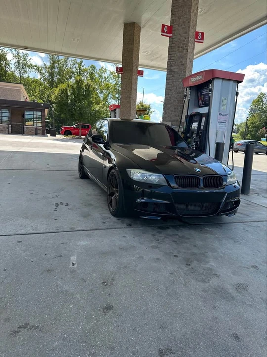 2010 BMW E90 3 Series Sedan - Image 2 of 3