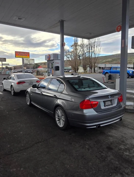 2010 BMW E90 335i Sedan - Image 2 of 4