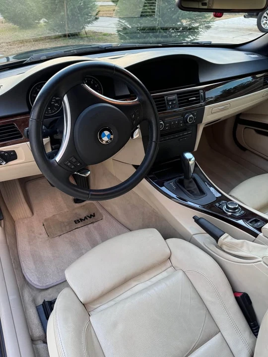 2010 BMW E93 335i Convertible - Image 8 of 14