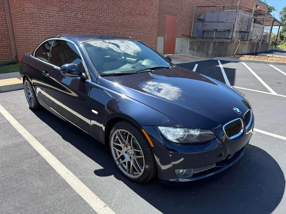 2010 BMW E93 335i Convertible - Image 2 of 8