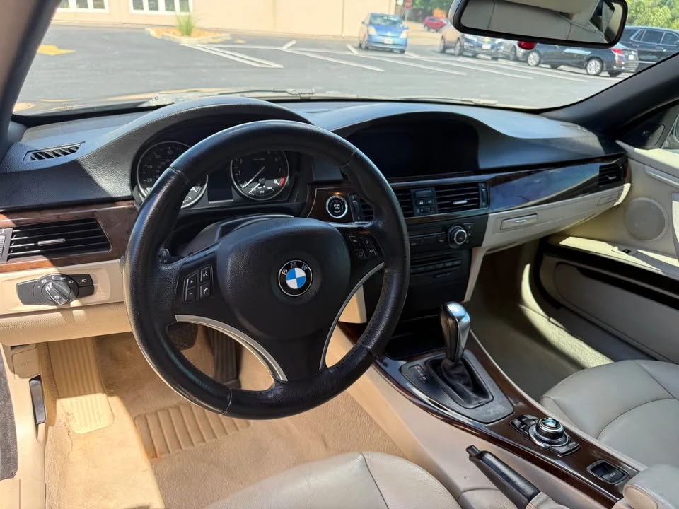 2010 BMW E93 335i Convertible - Image 7 of 8