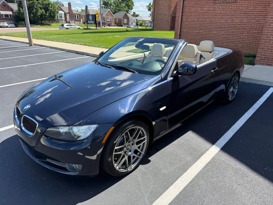 2010 BMW E93 335i Convertible - Image 3 of 8