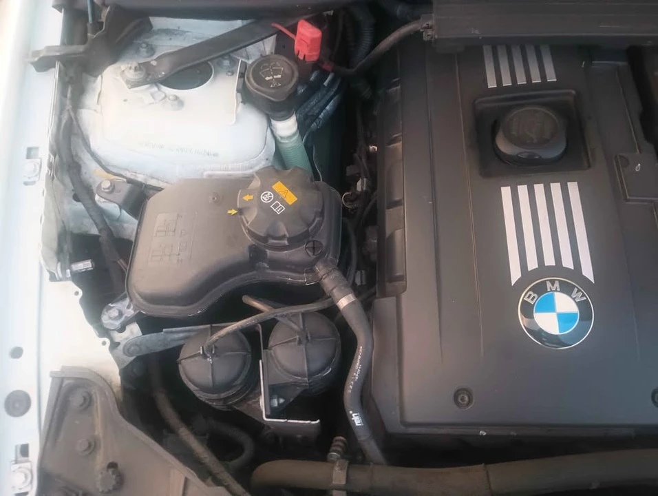 2010 BMW E93 335i Convertible - Image 16 of 20