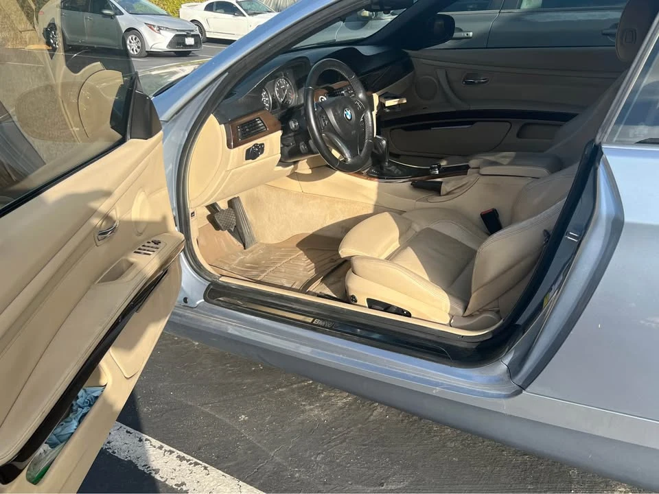 2010 BMW E93 335i Convertible - Image 2 of 10