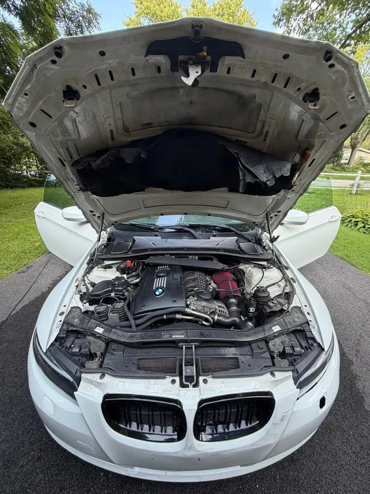 2010 BMW E93 335i Convertible - Image 10 of 20