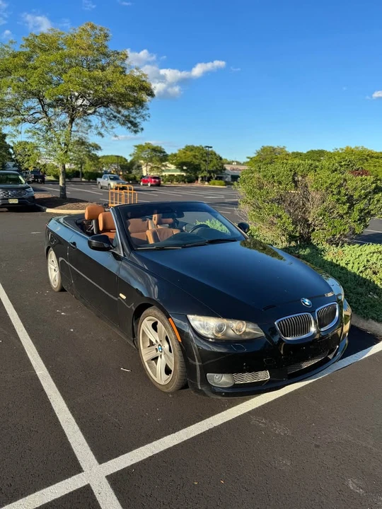 2010 BMW E93 335i Convertible - Image 2 of 9