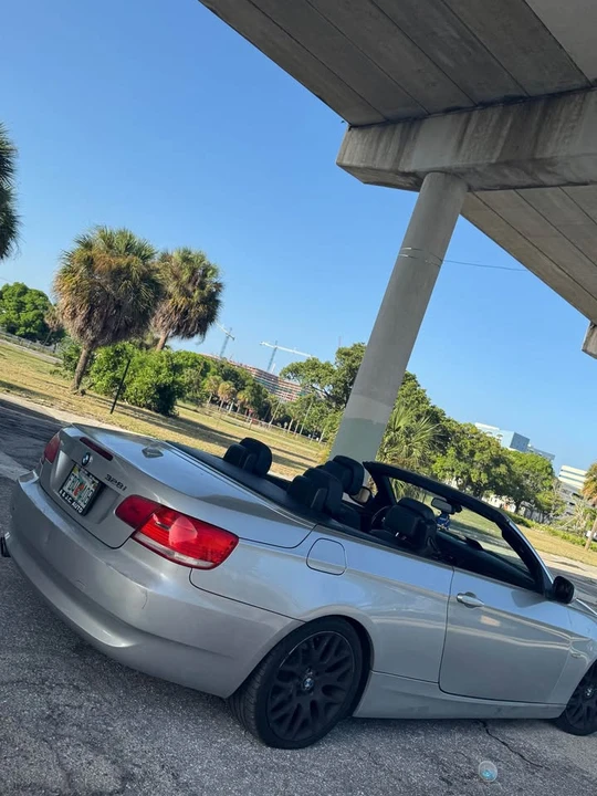 2010 BMW E93 335i Convertible - Image 6 of 10