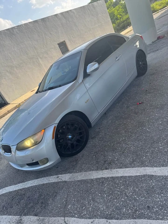 2010 BMW E93 335i Convertible - Image 2 of 10