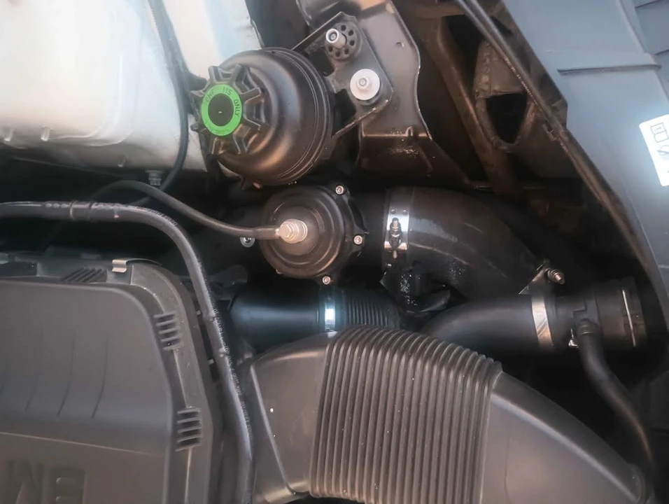 2010 BMW E93 335i Convertible - Image 19 of 20