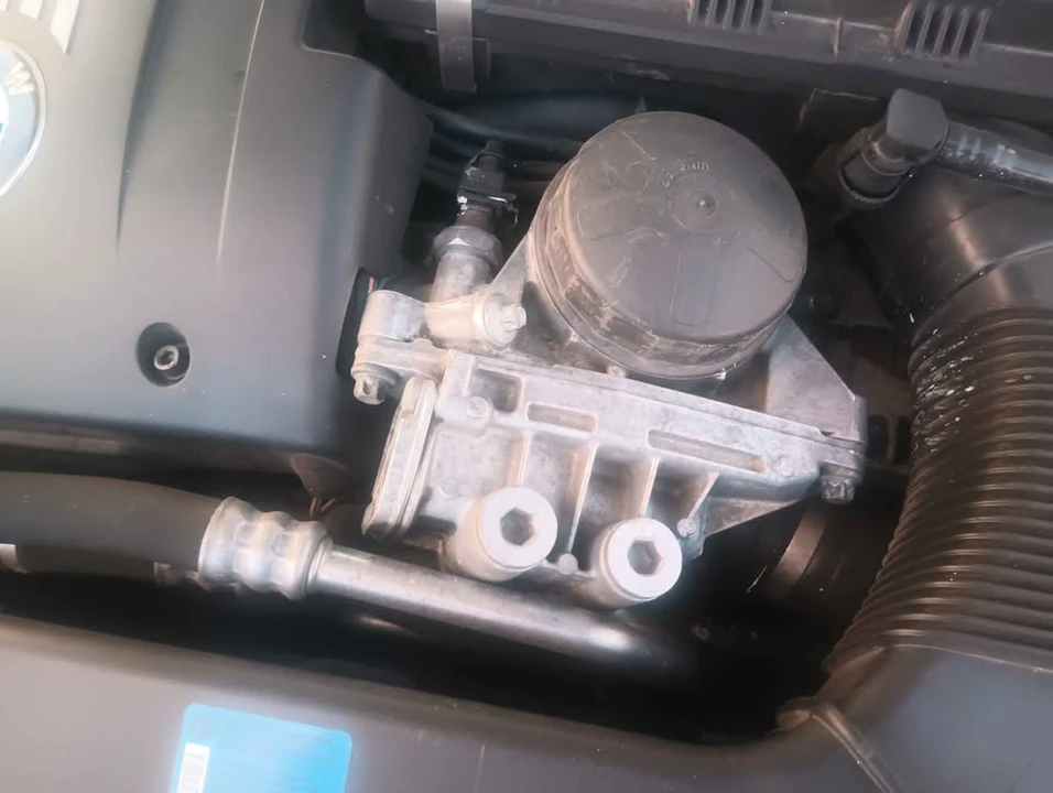 2010 BMW E93 335i Convertible - Image 17 of 20