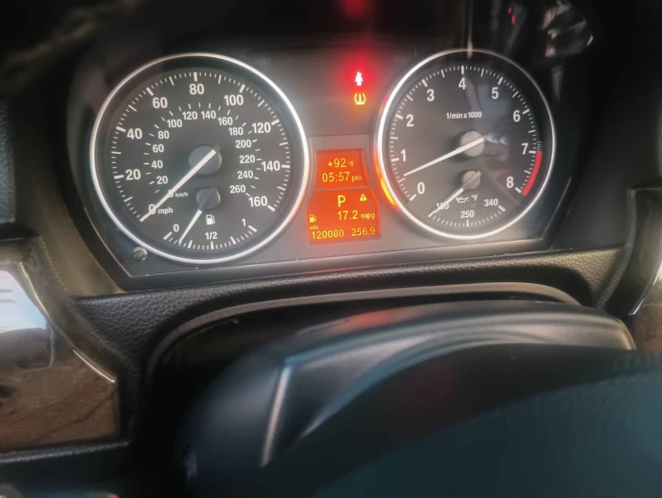 2010 BMW E93 335i Convertible - Image 12 of 20