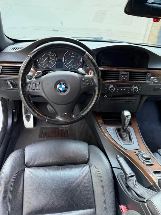 2010 BMW E93 335i Convertible - Image 13 of 20