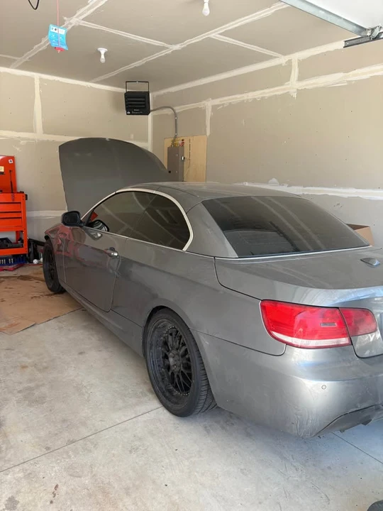 2010 BMW E93 335i Convertible - Image 3 of 5