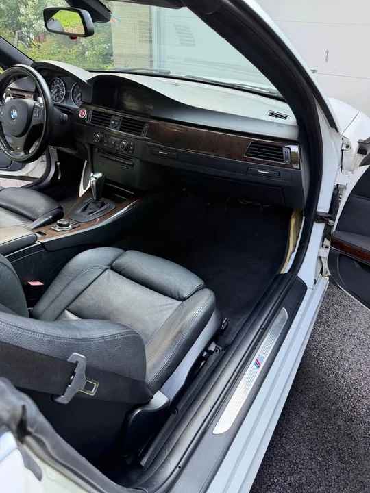 2010 BMW E93 335i Convertible - Image 16 of 20