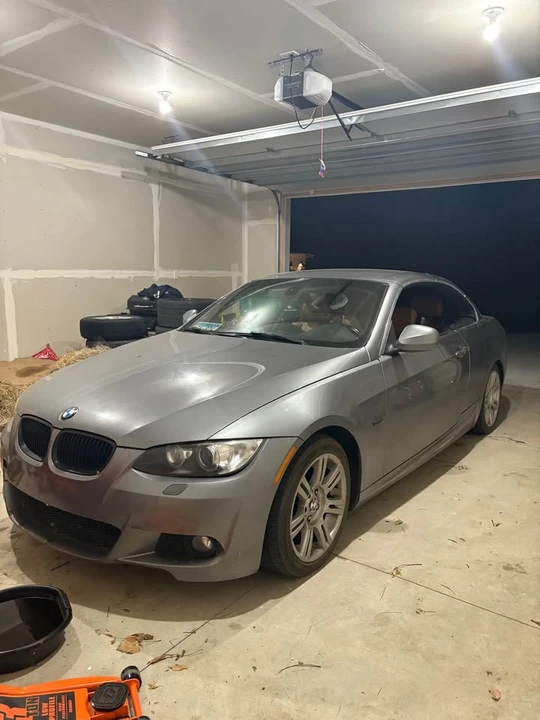 2010 BMW E93 335i Convertible - Image 4 of 5