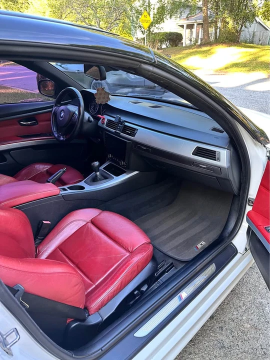 2010 BMW E93 335i Convertible - Image 10 of 19