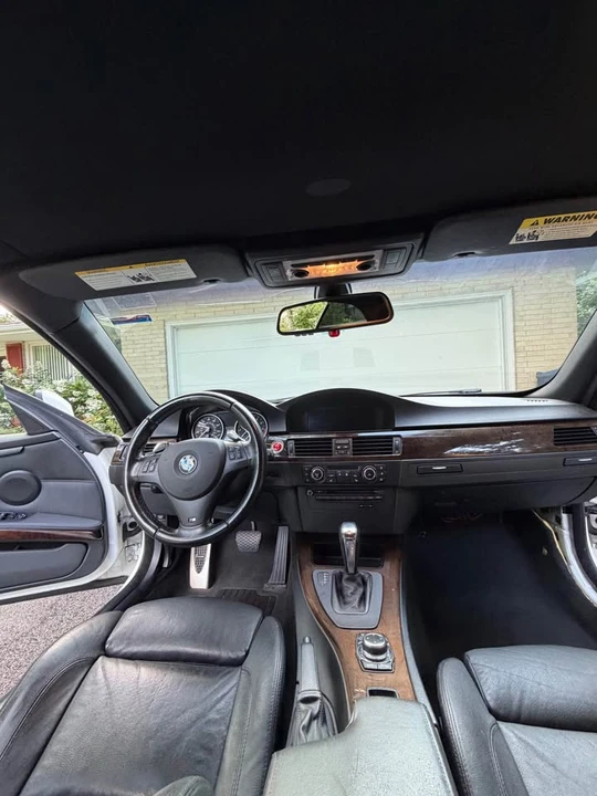 2010 BMW E93 335i Convertible - Image 19 of 20