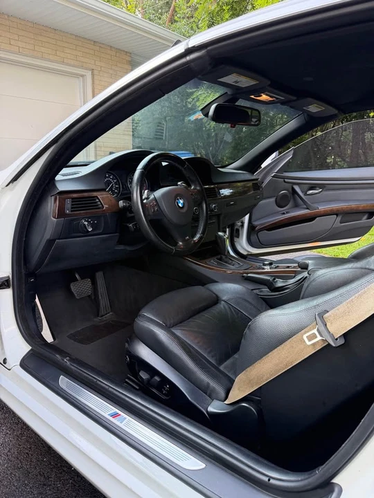 2010 BMW E93 335i Convertible - Image 11 of 20