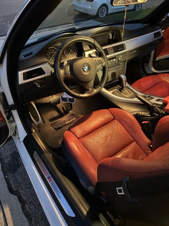 2010 BMW 3 Series - Image 11 of 13
