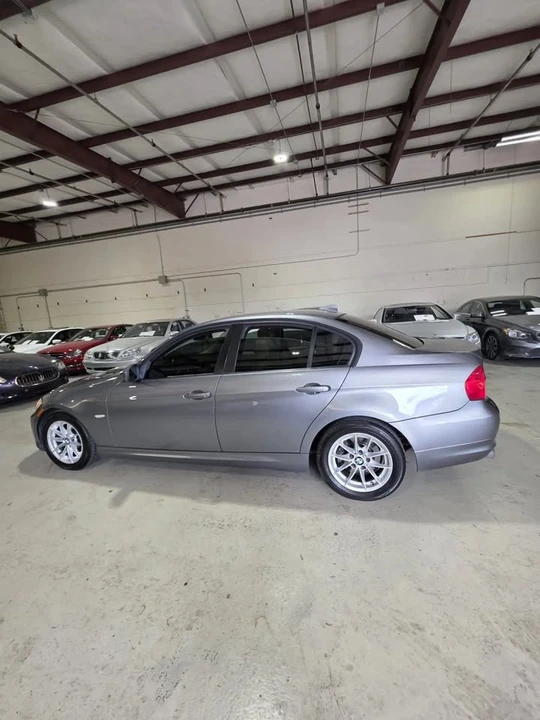 2010 BMW E90 3 Series Sedan - Image 11 of 20