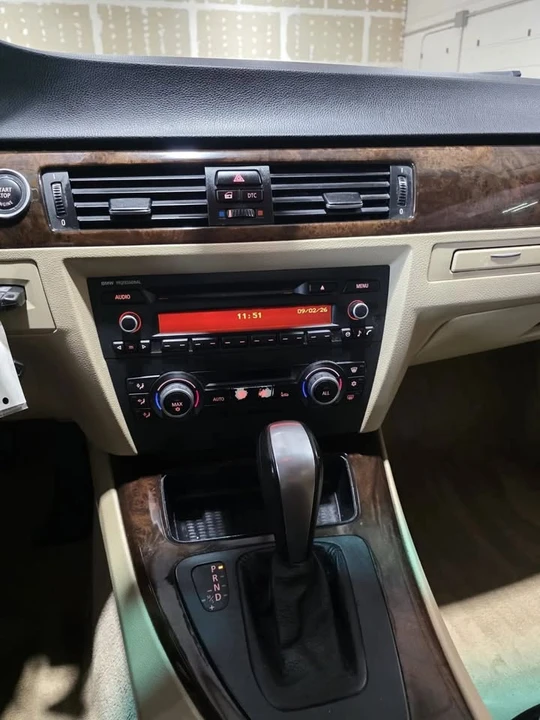2010 BMW E90 3 Series Sedan - Image 17 of 20