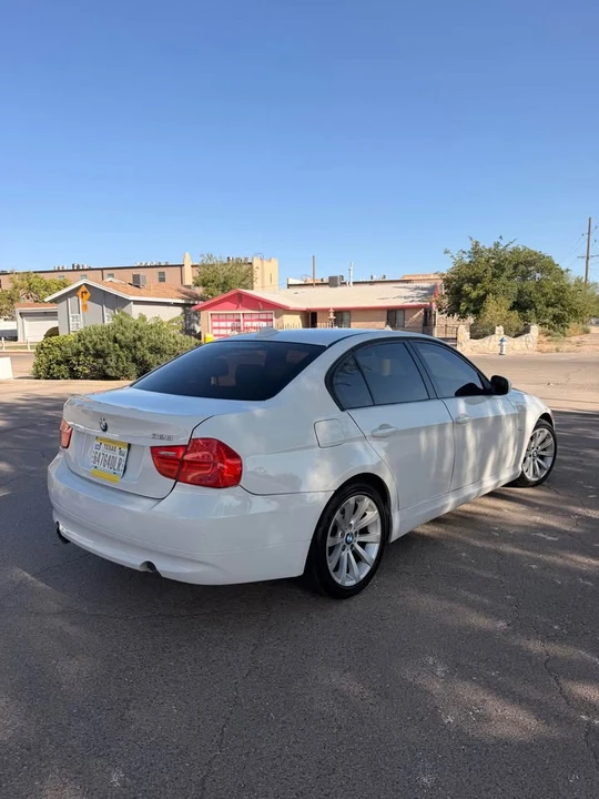 2010 BMW E90 3 Series Sedan - Image 3 of 7