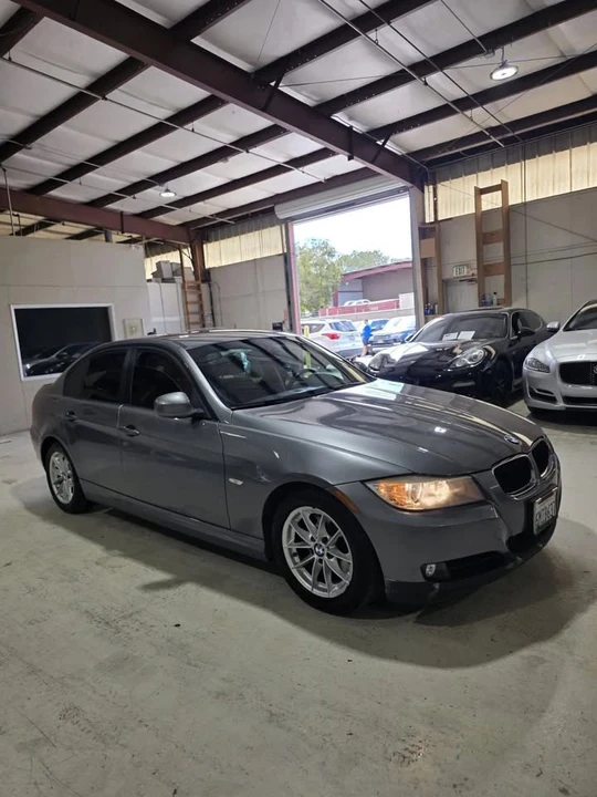 2010 BMW E90 3 Series Sedan - Image 3 of 20