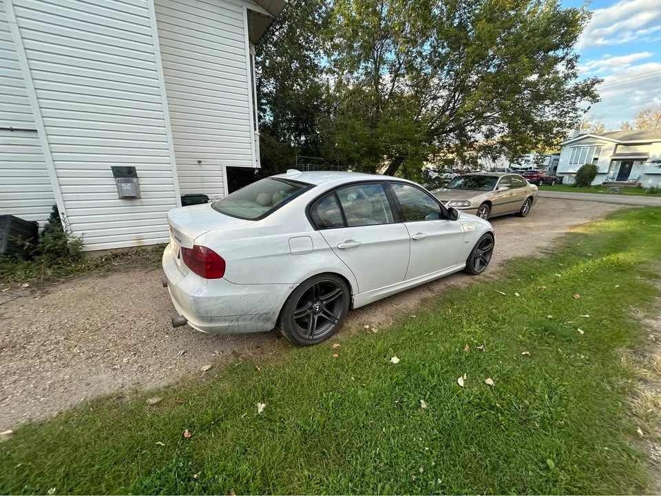 2010 BMW E90 3 Series Sedan - Image 3 of 6