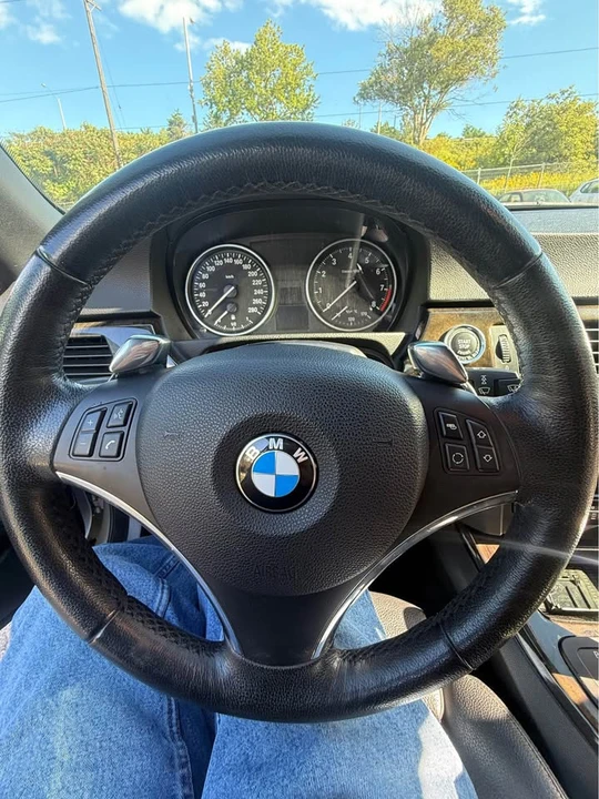 2010 BMW E90 3 Series Sedan - Image 6 of 10