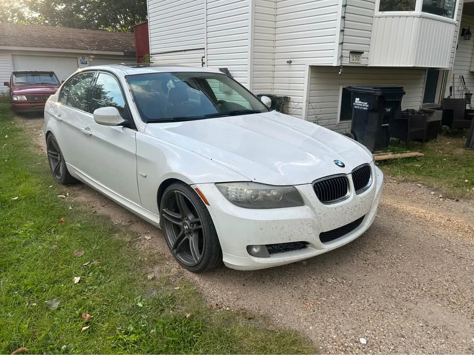 2010 BMW E90 3 Series Sedan - Image 2 of 6
