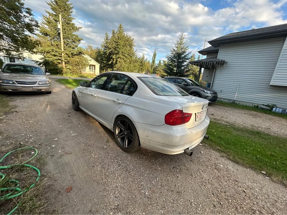 2010 BMW E90 3 Series Sedan - Image 4 of 6