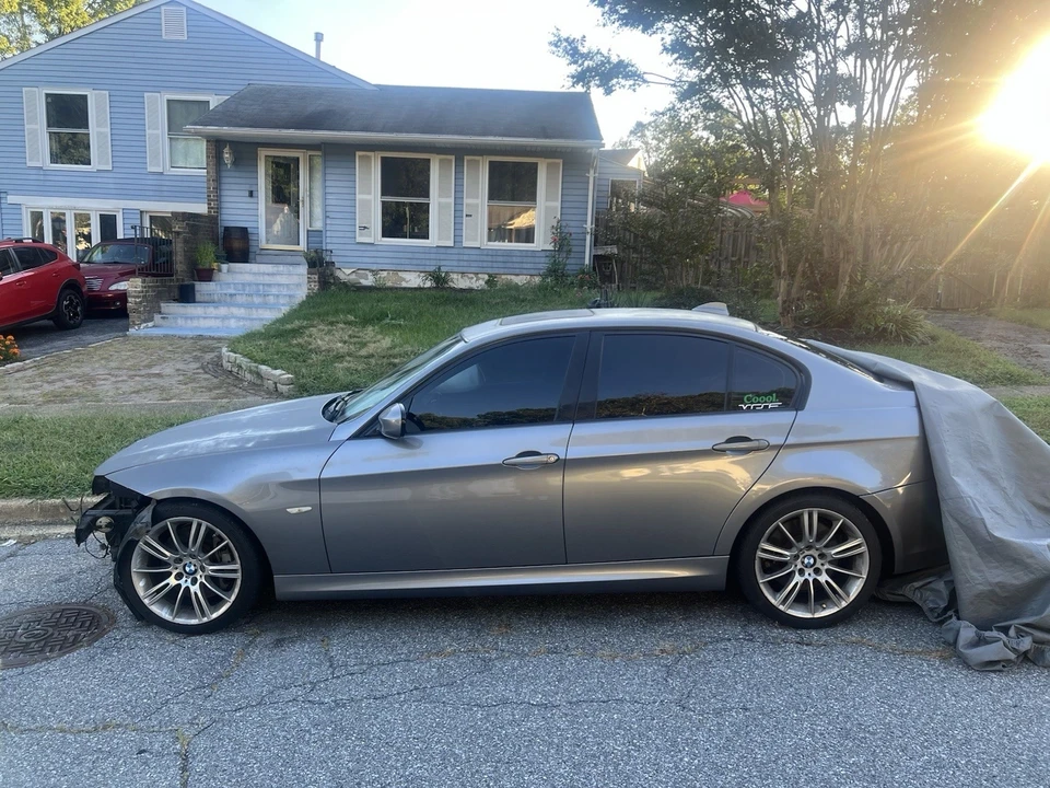 2010 BMW 3 Series - Image 2 of 4