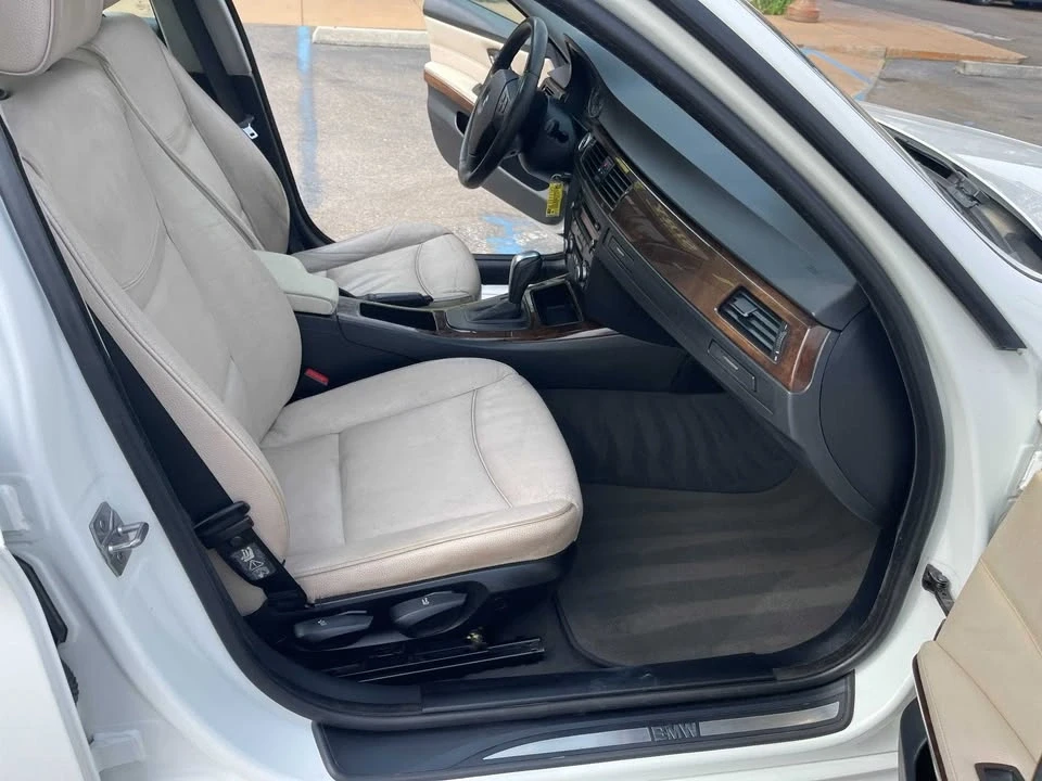 2010 BMW 3 Series - Image 15 of 20