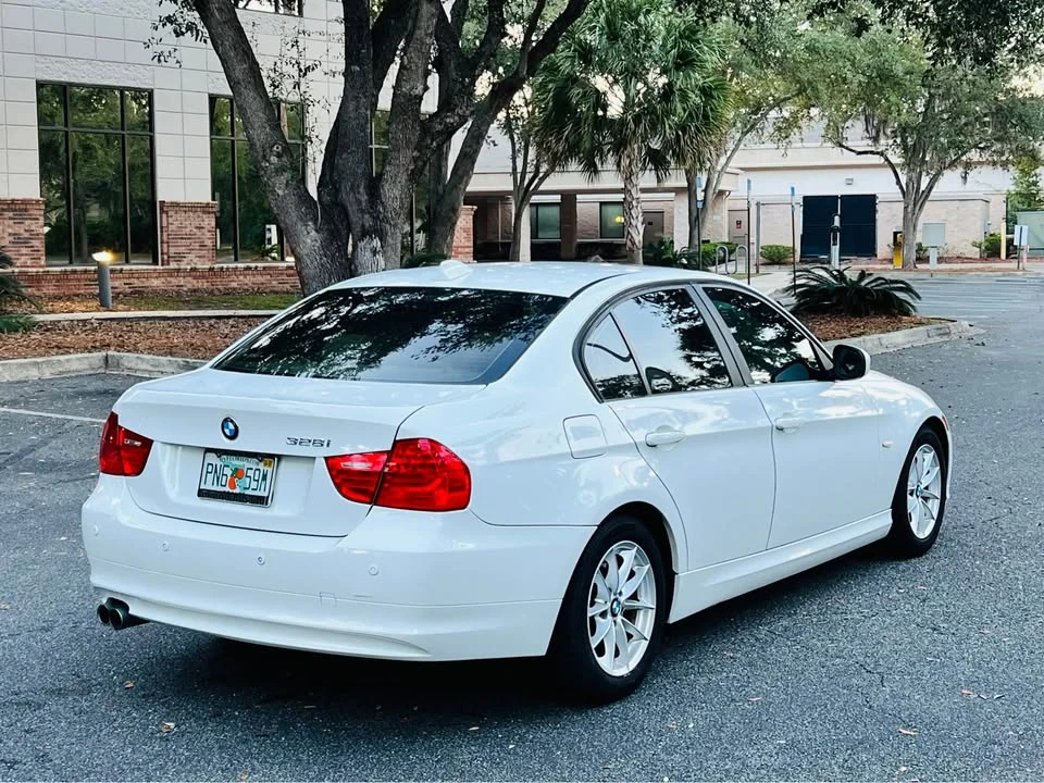 2010 BMW E90 3 Series Sedan - Image 10 of 18