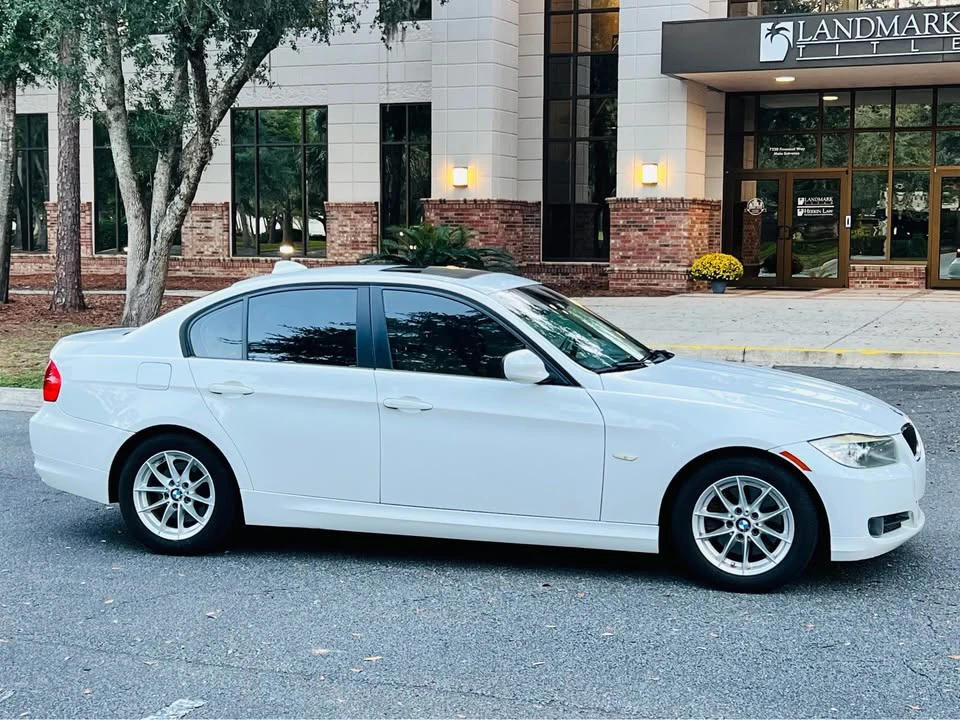 2010 BMW E90 3 Series Sedan - Image 8 of 18