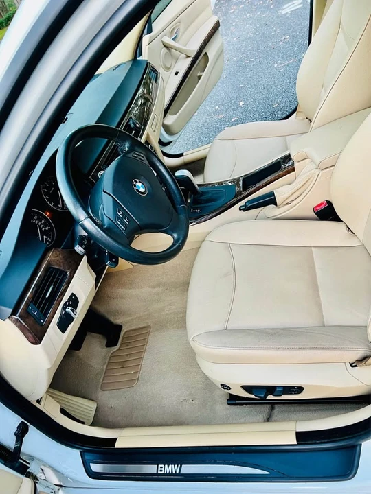 2010 BMW E90 3 Series Sedan - Image 12 of 18