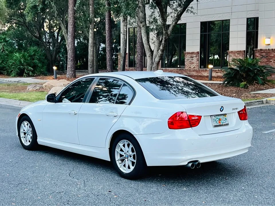2010 BMW E90 3 Series Sedan - Image 5 of 18