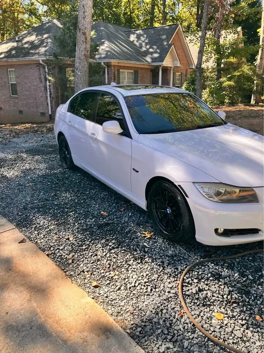 2010 BMW E90 3 Series Sedan - Image 2 of 4