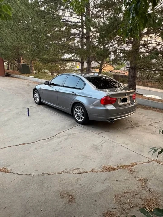2010 BMW E90 3 Series Sedan - Image 4 of 5